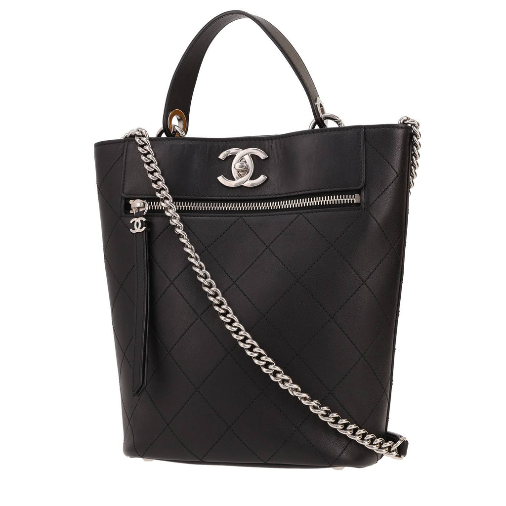 Chanel handbag in black quilted leather