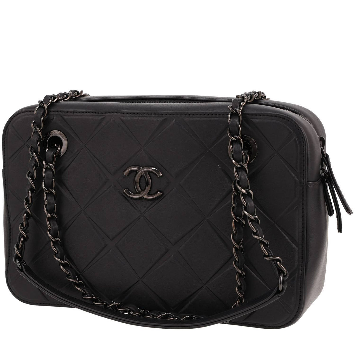 Chanel shoulder bag in black leather