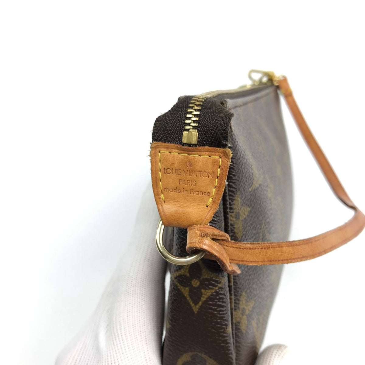 LOUIS VUITTON POCHETTE BAG