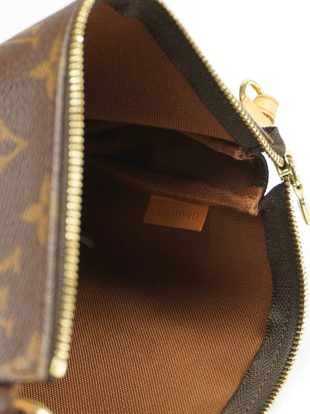 LOUIS VUITTON POCHETTE BAG