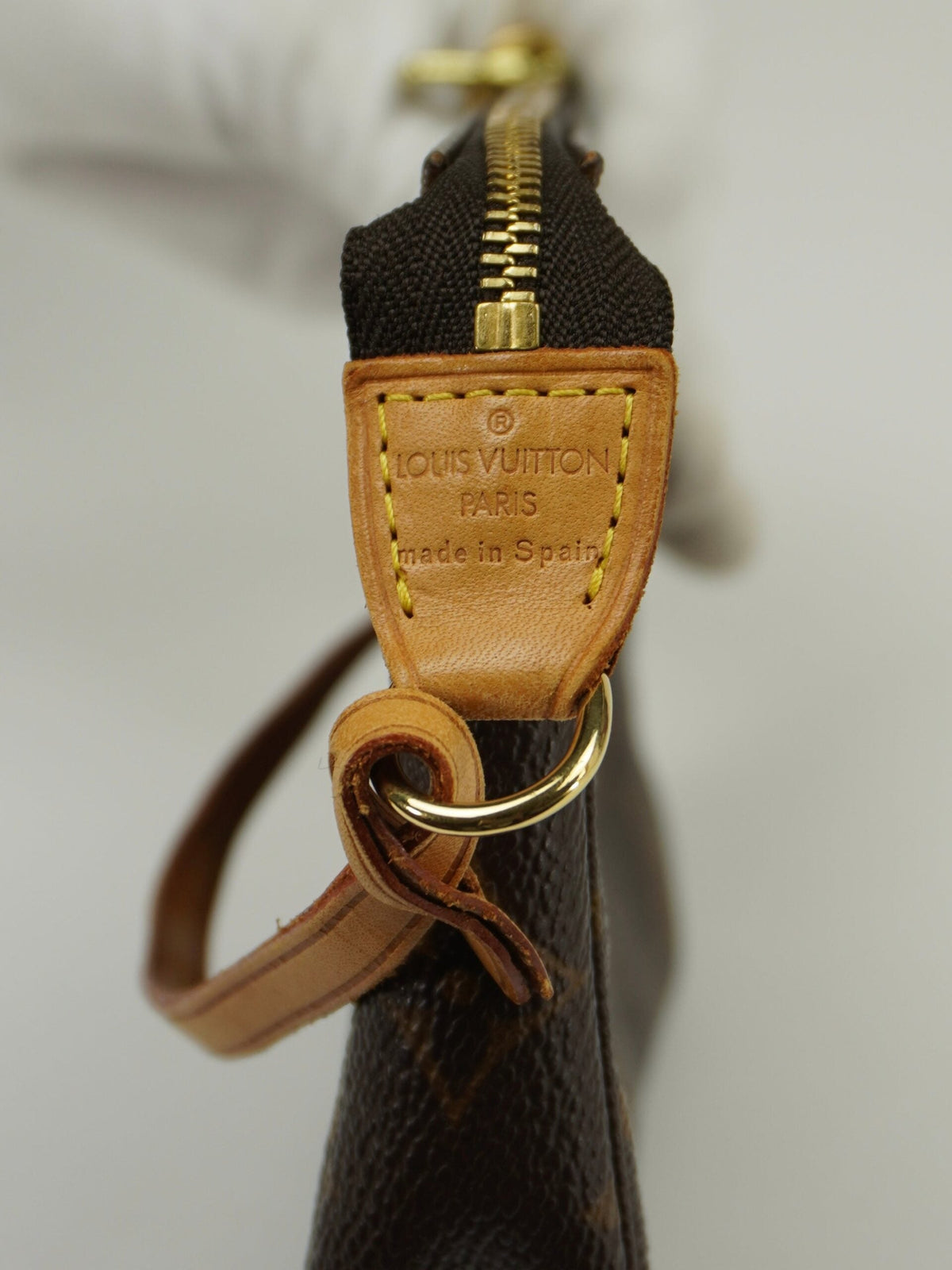LOUIS VUITTON POCHETTE BAG