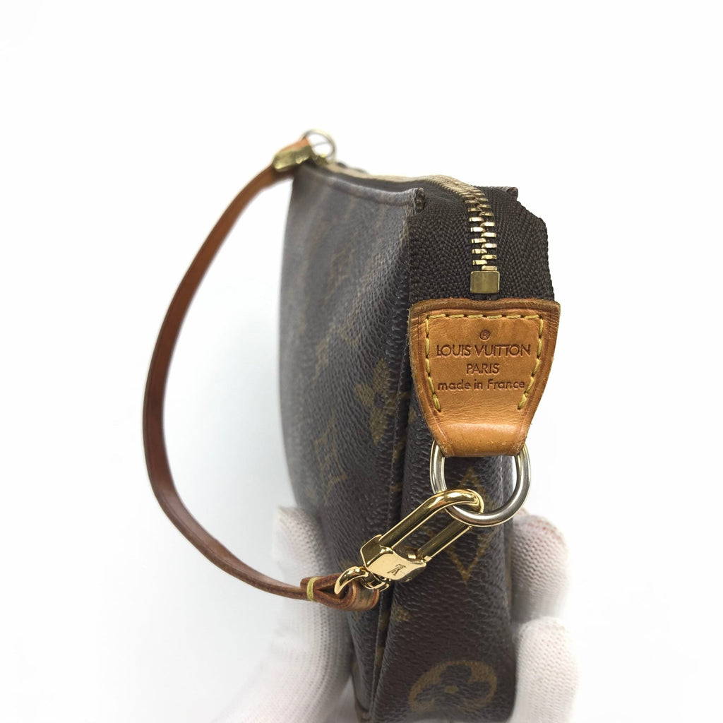 LOUIS VUITTON POCHETTE BAG