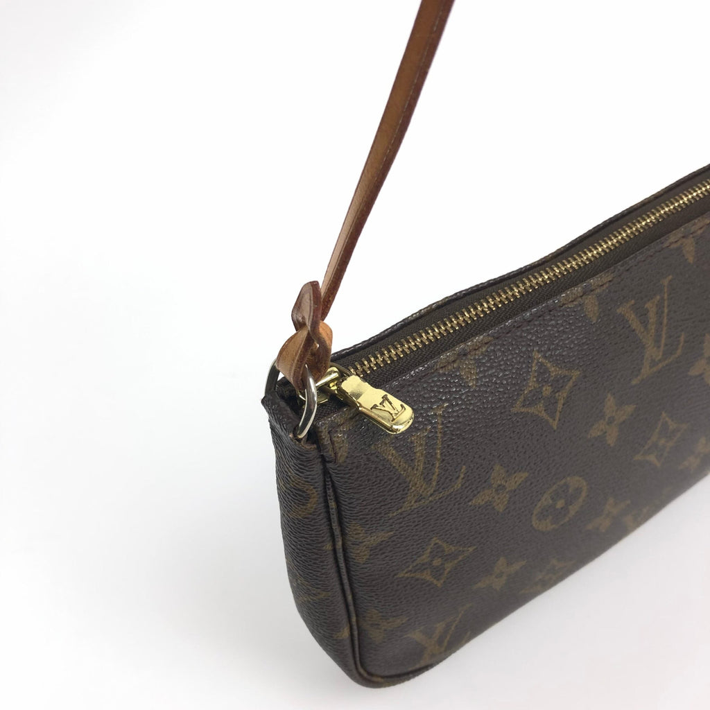 LOUIS VUITTON POCHETTE BAG