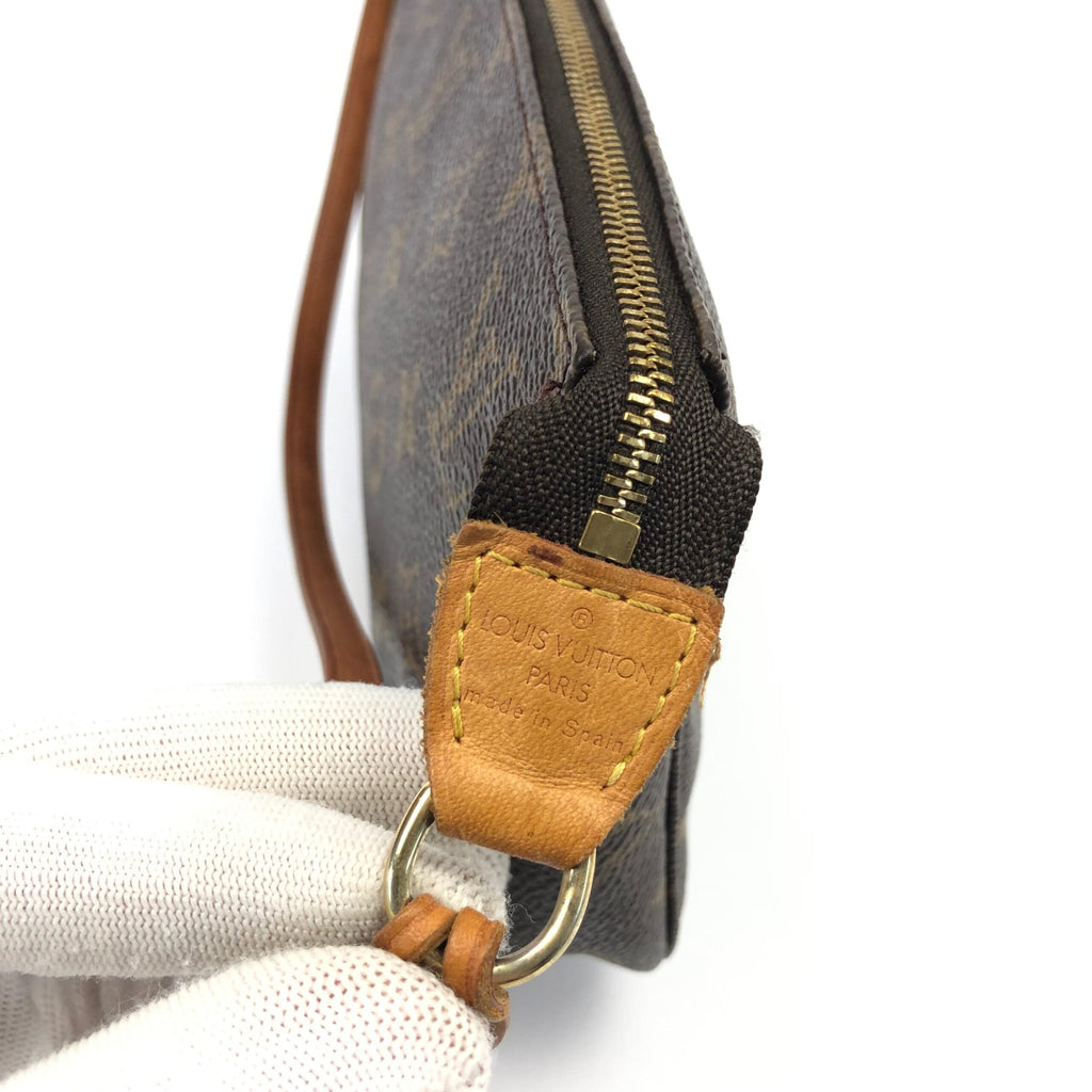 LOUIS VUITTON POCHETTE BAG