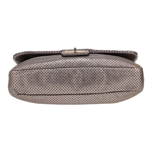 Chanel 2.55 handbag in silver leather - DETAIL 1