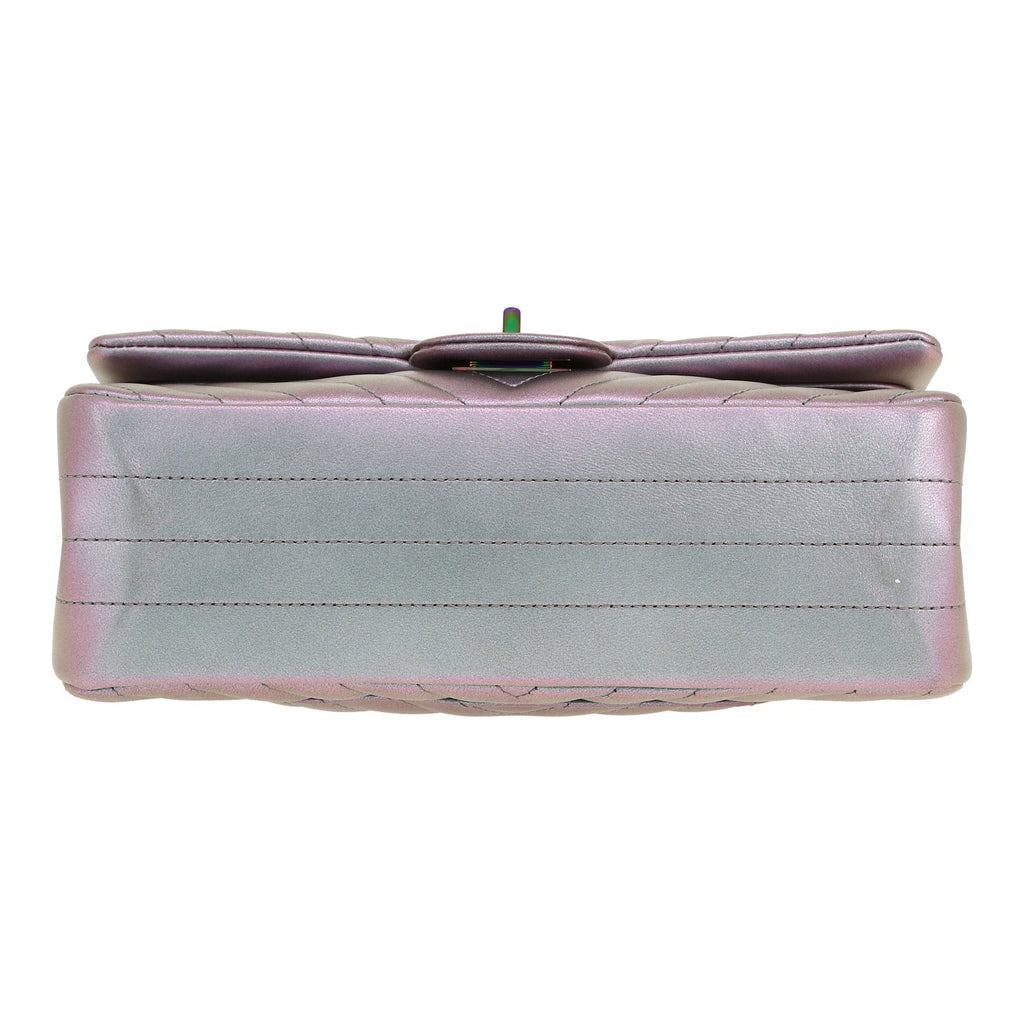 Chanel 2.55 shoulder bag in purple chevron quilted leather - DETAIL 1