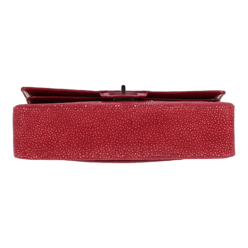 Chanel 2.55 medium model shoulder bag in red shagreen - DETAIL 1