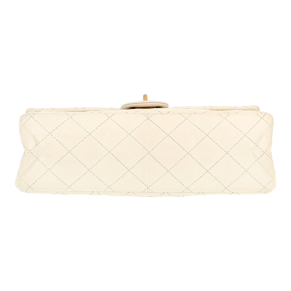 Chanel 2.55 shoulder bag in white quilted leather - DETAIL 1