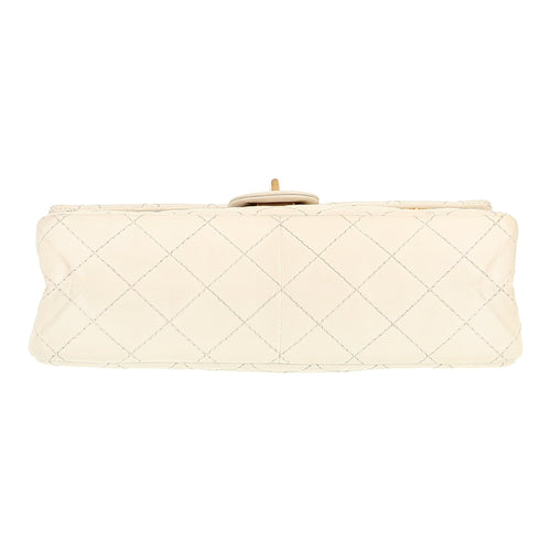 Chanel 2.55 shoulder bag in white quilted leather - DETAIL 1