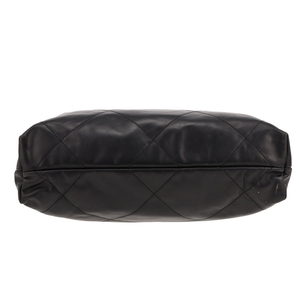 Chanel 22 small model handbag in black leather - DETAIL 1