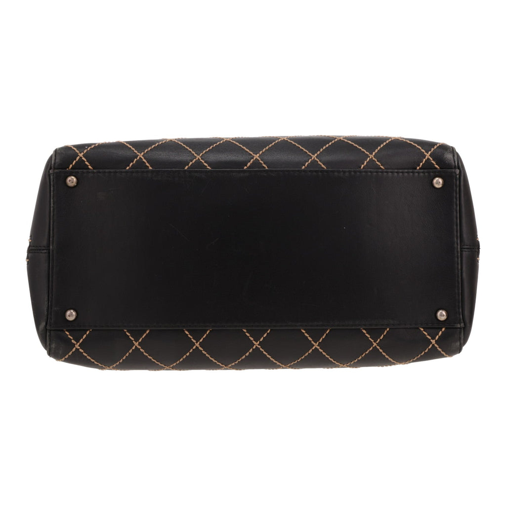 Chanel Boston handbag in black leather - DETAIL 1