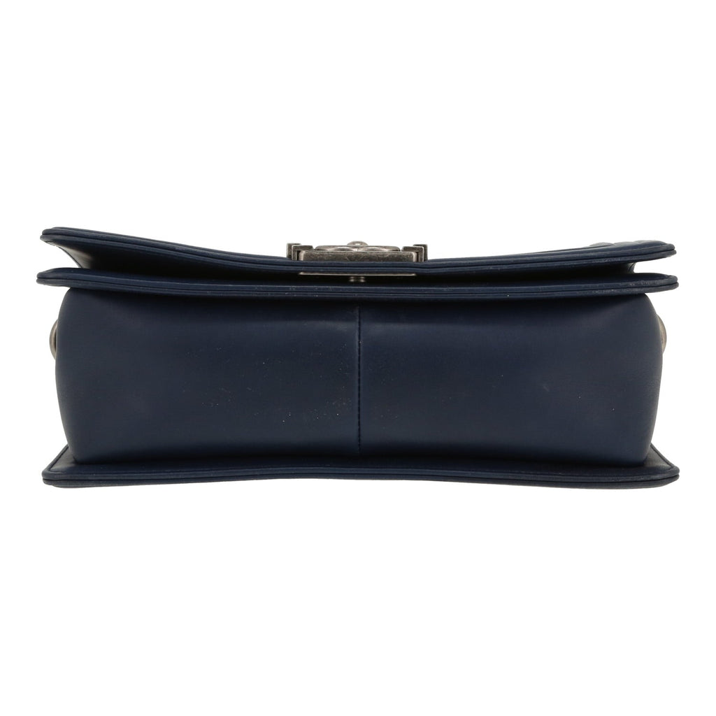 Chanel Boy shoulder bag in blue leather - DETAIL 1