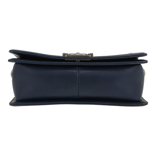 Chanel Boy shoulder bag in blue leather - DETAIL 1