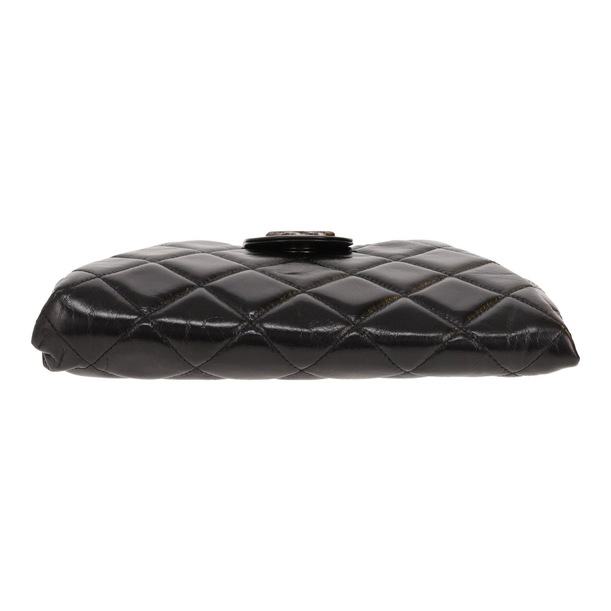 Chanel clutch bag in black distressed leather - DETAIL 1