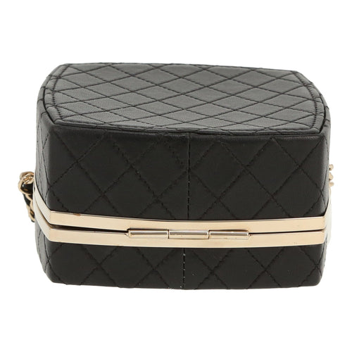 Chanel clutch in black leather - DETAIL 1