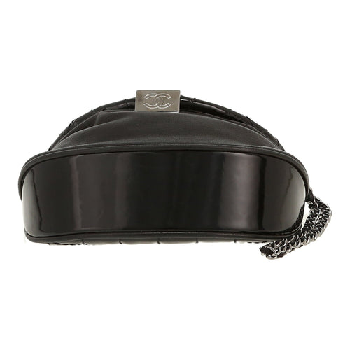 Chanel Editions Limitées clutch in black patent quilted leather and black leather - DETAIL 1