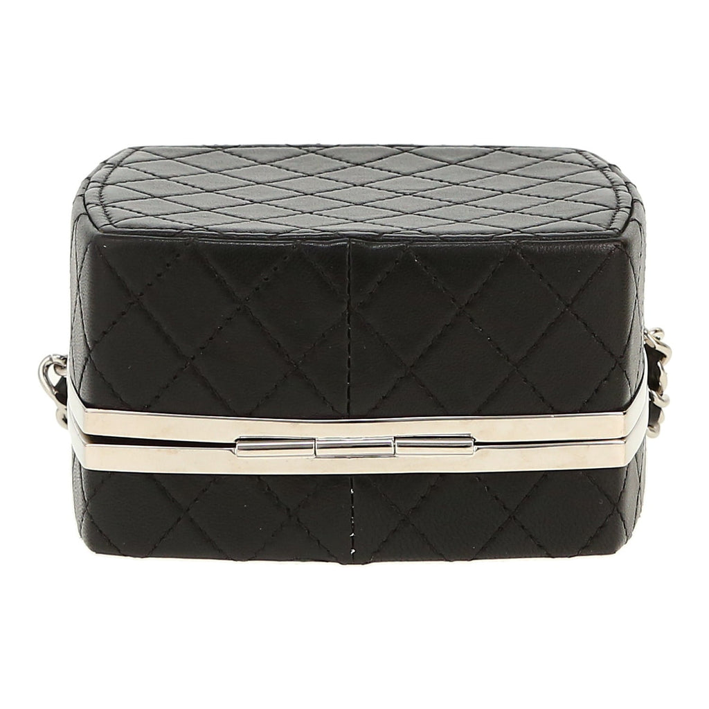Chanel Editions Limitées clutch in black quilted leather - DETAIL 1