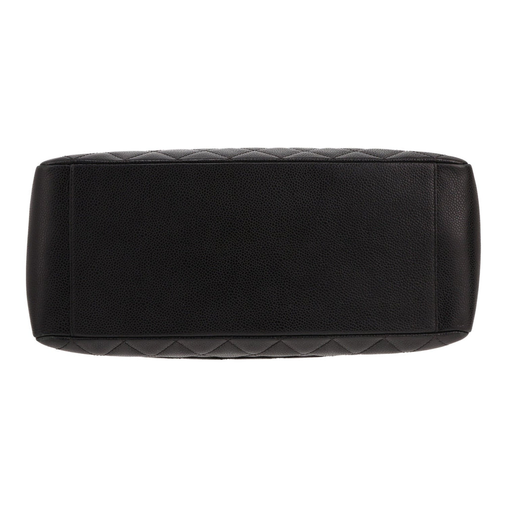 Chanel GST Shopping Tote Bag in Noir quilted grained leather - DETAIL 1