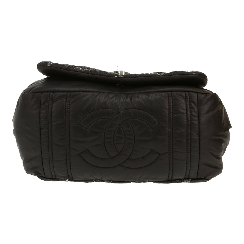 Chanel handbag in black quilted canvas - DETAIL 1