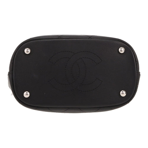 Chanel handbag in black quilted leather - DETAIL 1