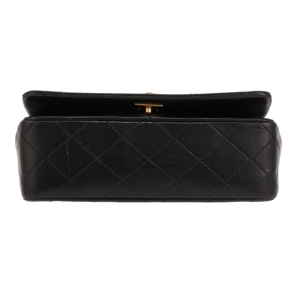 Chanel Mademoiselle shoulder bag in black quilted leather - DETAIL 1