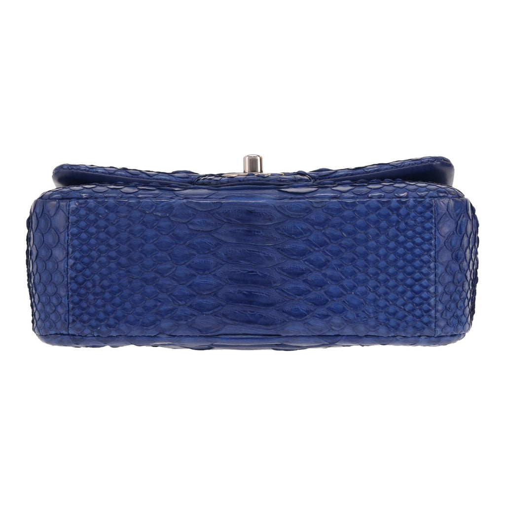 Chanel Mini Timeless shoulder bag in blue python - DETAIL 1