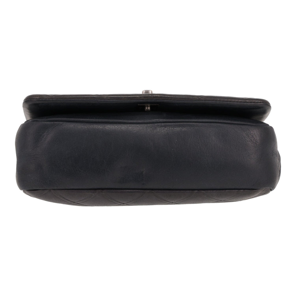 Chanel shoulder bag in grey leather - DETAIL 1