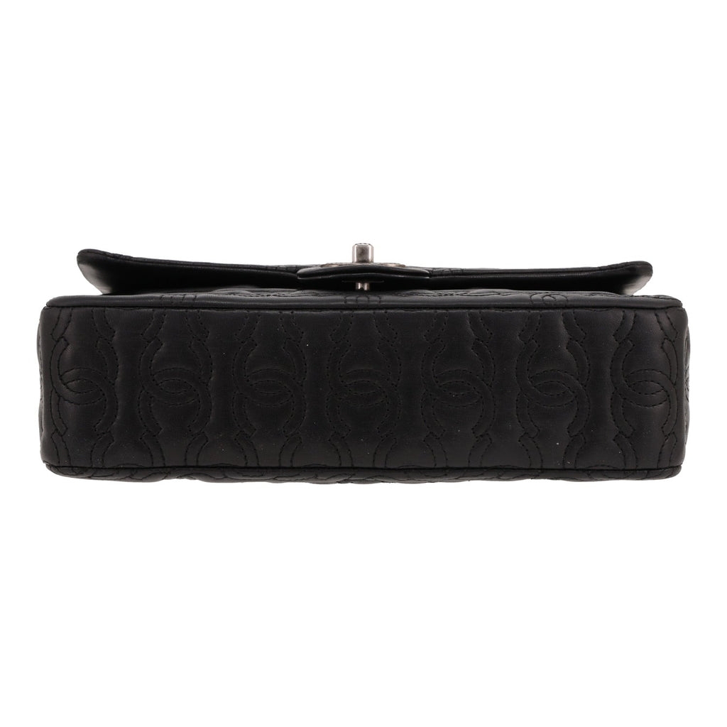Chanel Timeless Classic handbag in black monogram leather - DETAIL 1