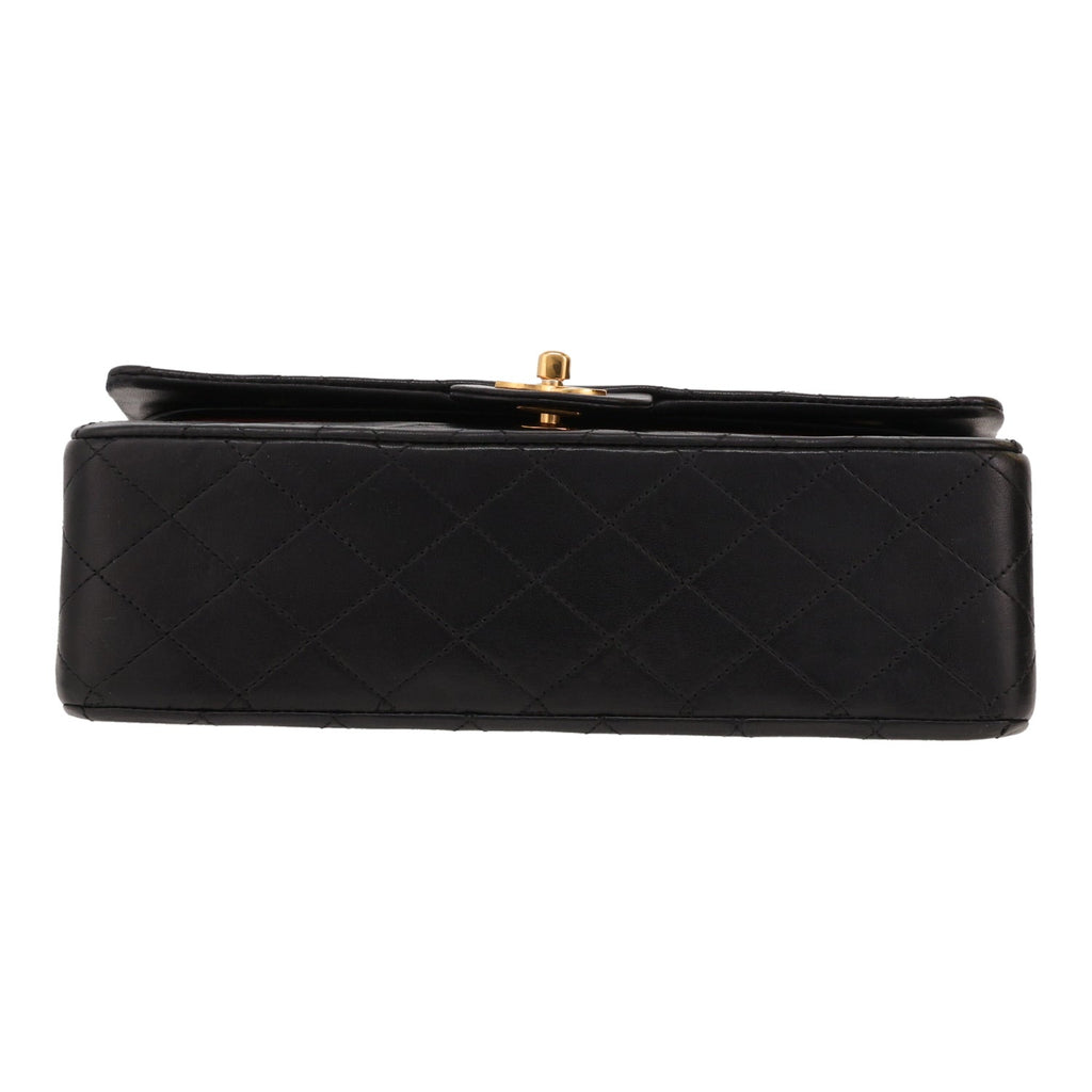 Chanel Timeless Classic handbag in black quilted leather - DETAIL 1