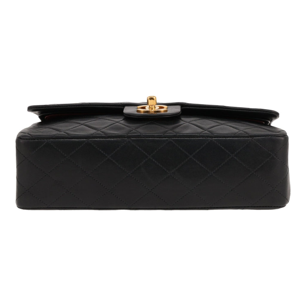 Chanel Timeless Classic handbag in black quilted leather - DETAIL 1