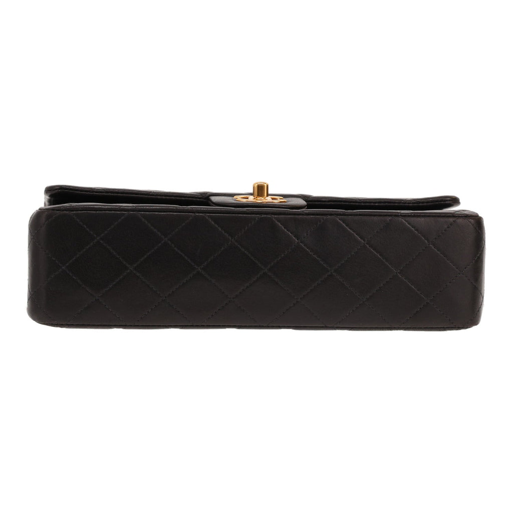 Chanel Timeless Classic handbag in black quilted leather - DETAIL 1