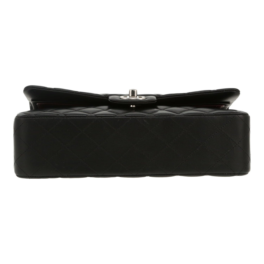 Chanel Timeless Classic handbag in black quilted leather - DETAIL 1