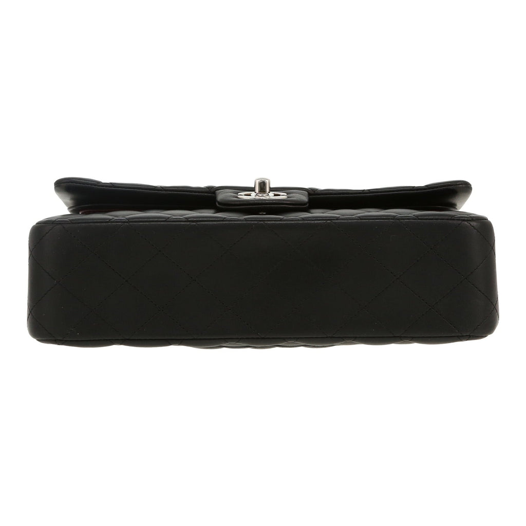 Chanel Timeless Classic handbag in black quilted leather - DETAIL 1