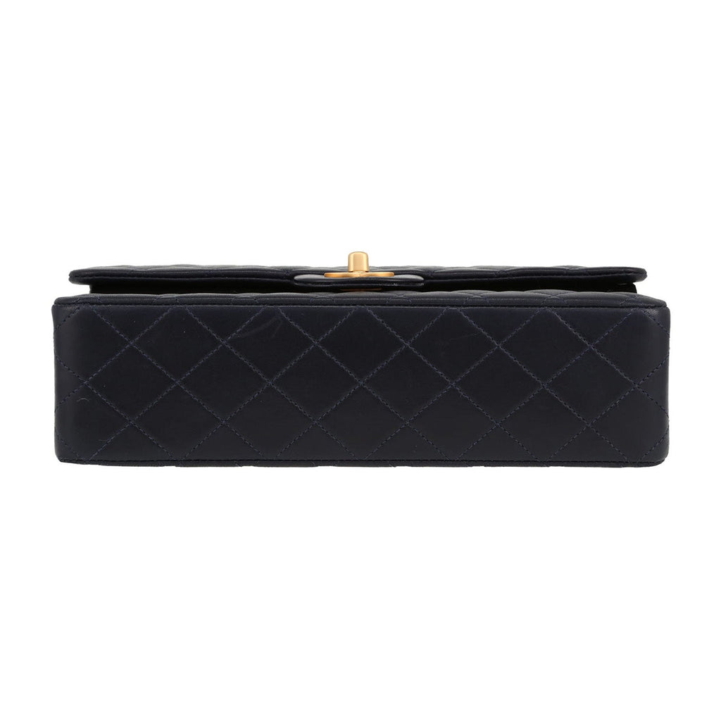 Chanel Timeless Classic handbag in navy blue quilted leather - DETAIL 1