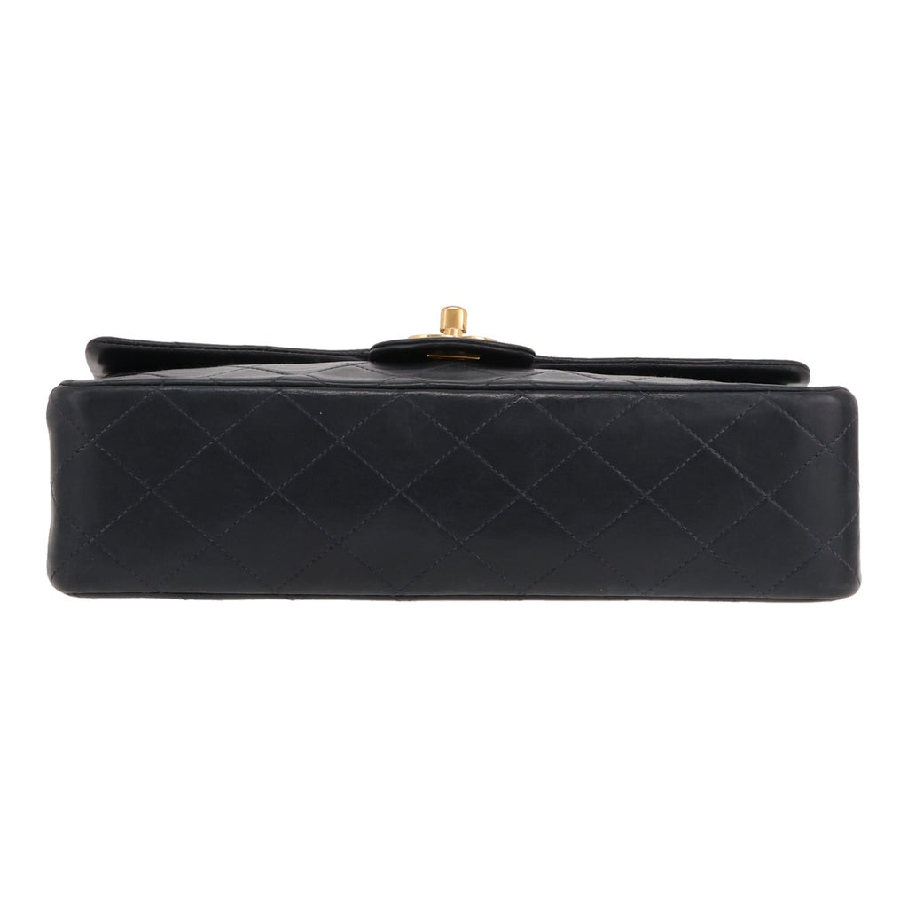 Chanel Timeless Classic handbag in navy blue quilted leather - DETAIL 1