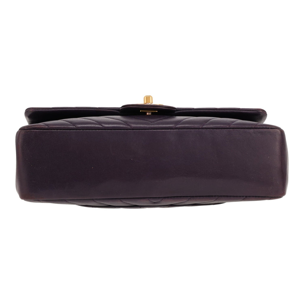 Chanel Timeless Classic handbag in purple chevron quilted leather - DETAIL 1