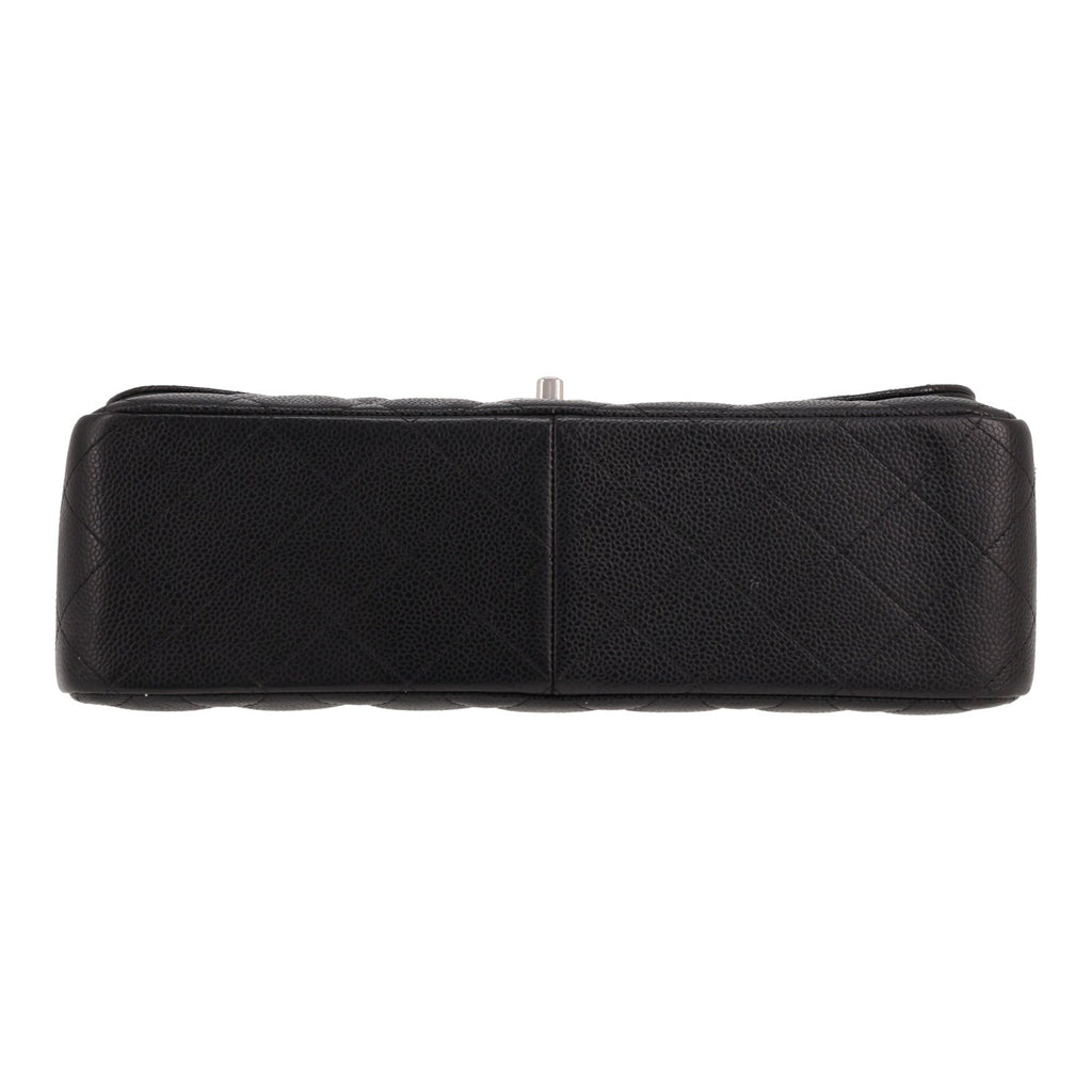 Chanel Timeless Jumbo shoulder bag in black quilted grained leather - DETAIL 1