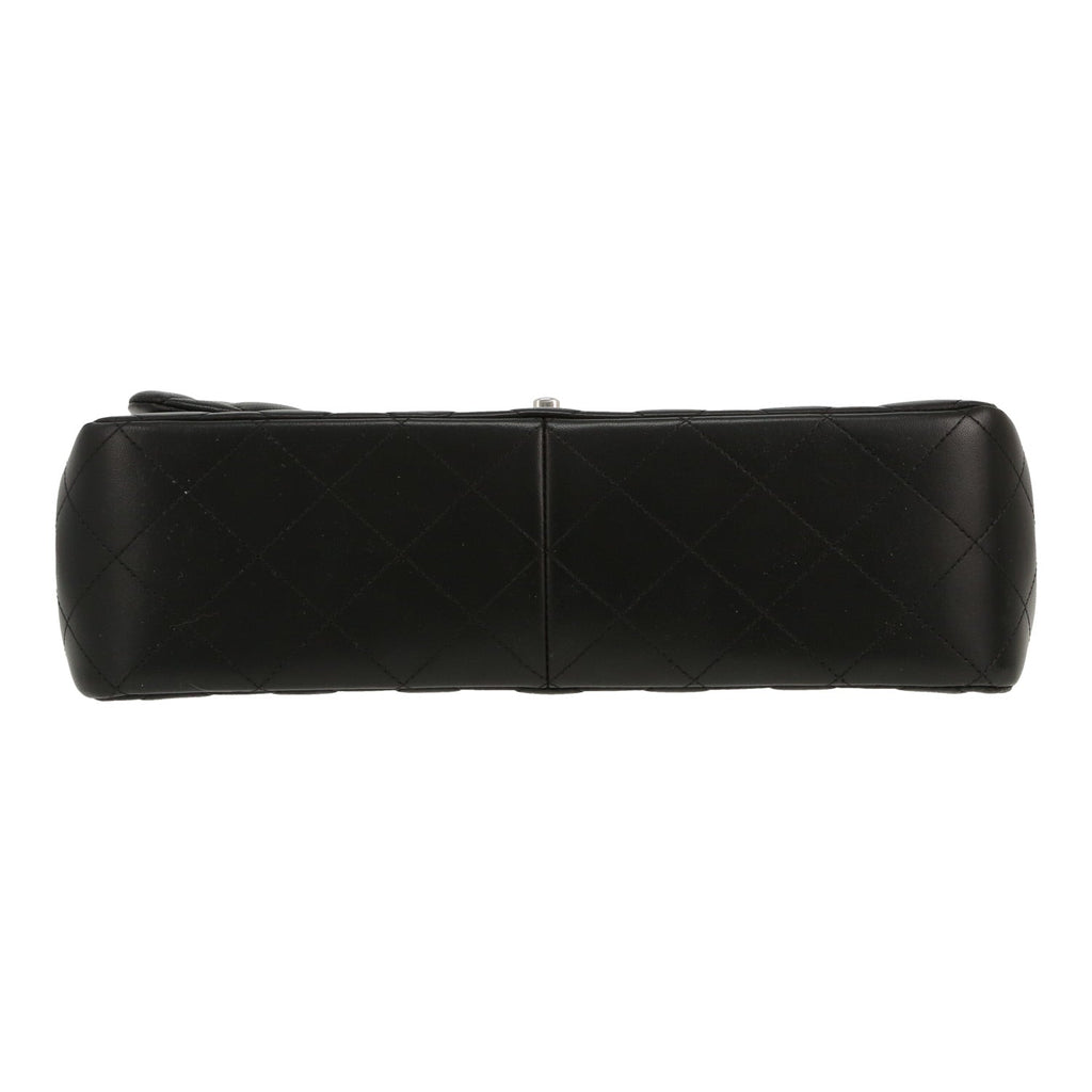 Chanel Timeless Jumbo shoulder bag in black quilted leather - DETAIL 1