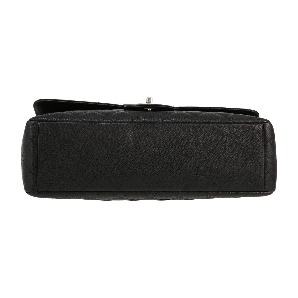 Chanel Timeless Maxi Jumbo handbag in black quilted grained leather - DETAIL 1