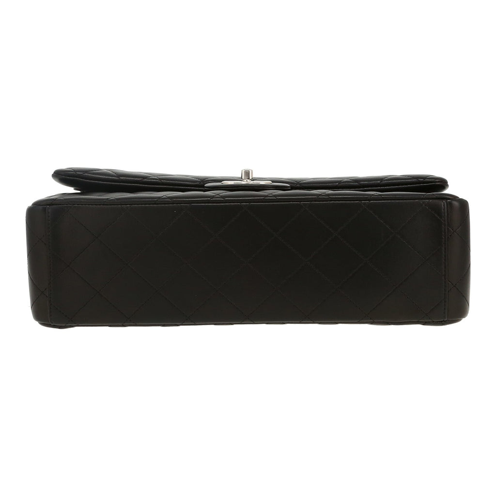 Chanel Timeless Maxi Jumbo handbag in black quilted leather - DETAIL 1