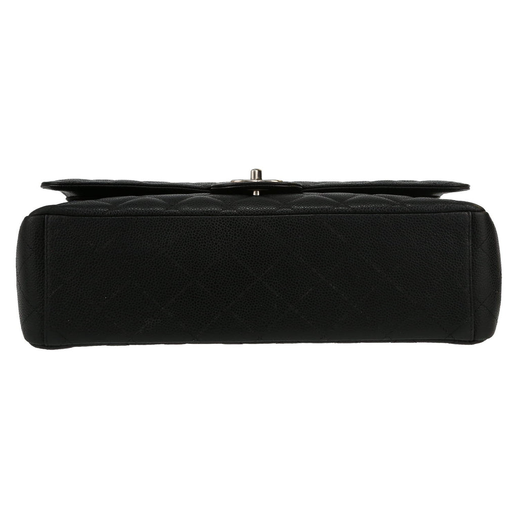 Chanel Timeless Maxi Jumbo shoulder bag in black quilted grained leather - DETAIL 1