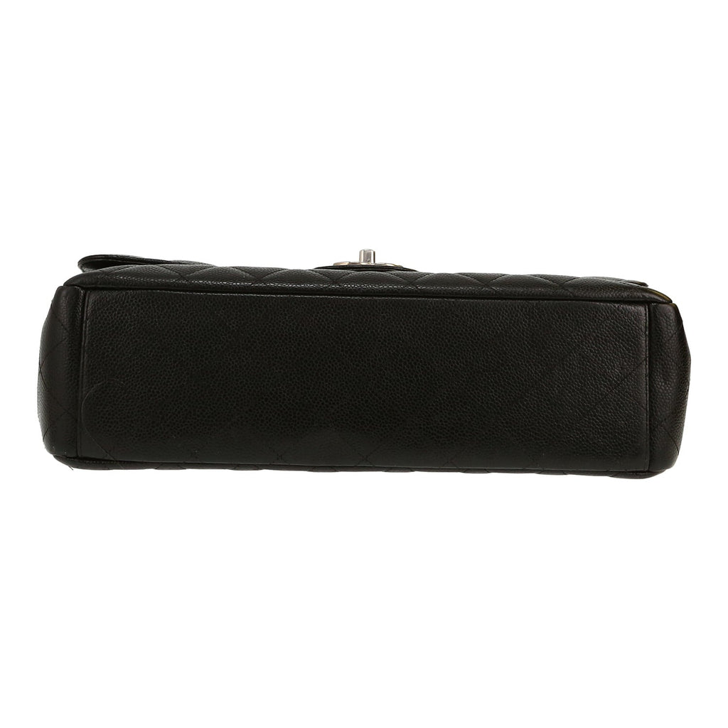 Chanel Timeless Maxi Jumbo shoulder bag in black quilted grained leather - DETAIL 1
