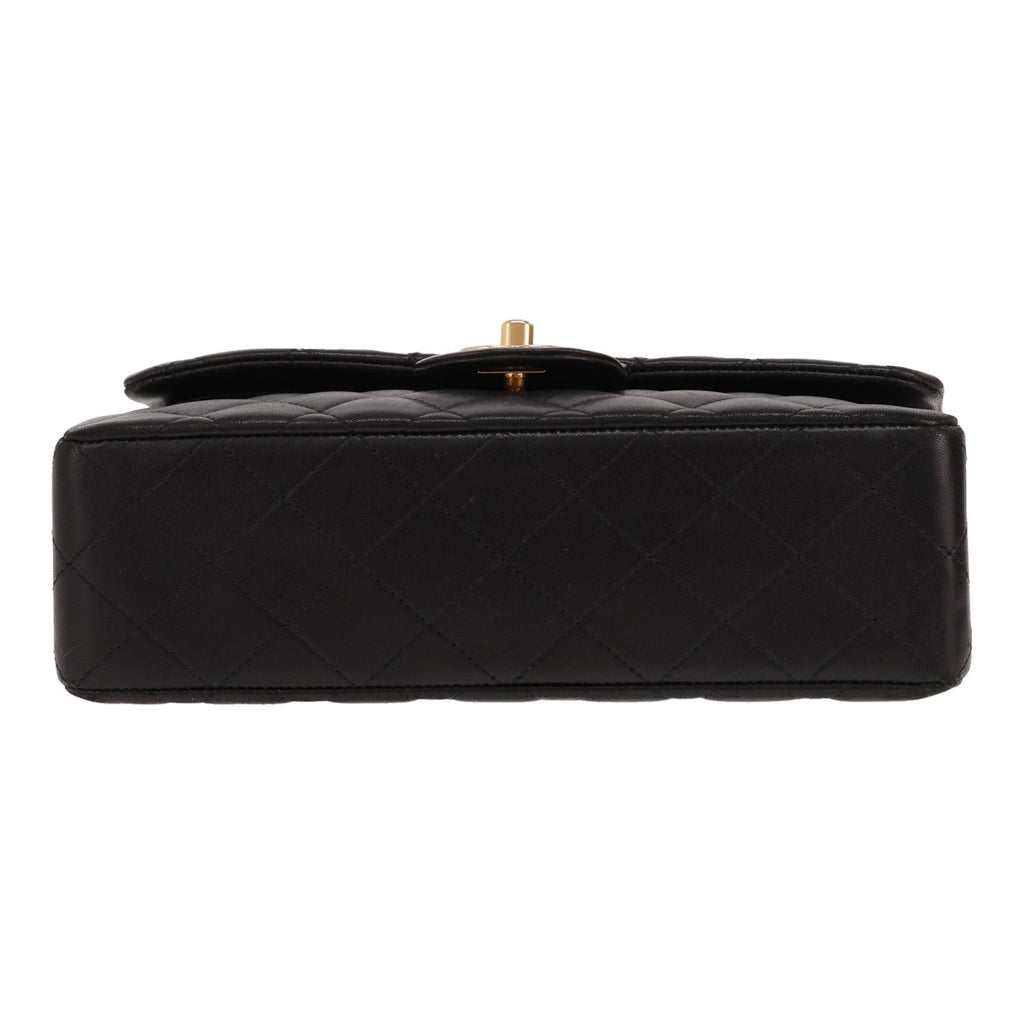 Chanel Timeless Petit handbag in black quilted leather - DETAIL 1
