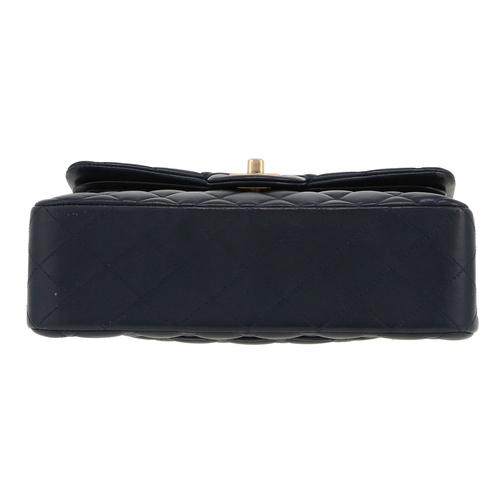 Chanel Timeless Petit handbag in blue quilted leather - DETAIL 1