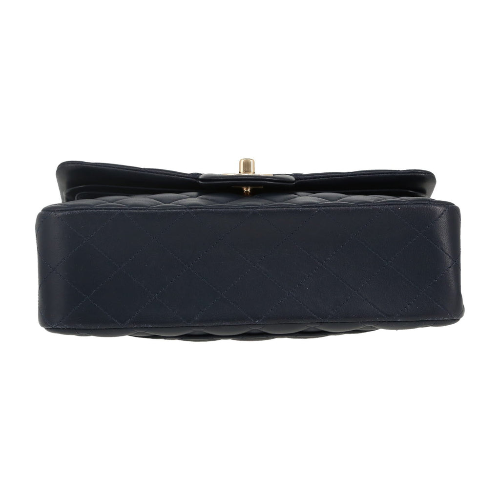 Chanel Timeless Petit handbag in navy blue quilted leather - DETAIL 1