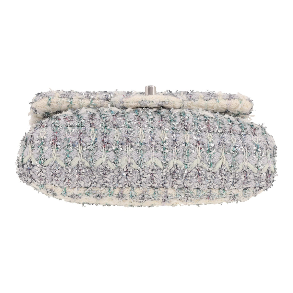 Chanel Timeless shoulder bag in white, purple and silver tweed - DETAIL 1