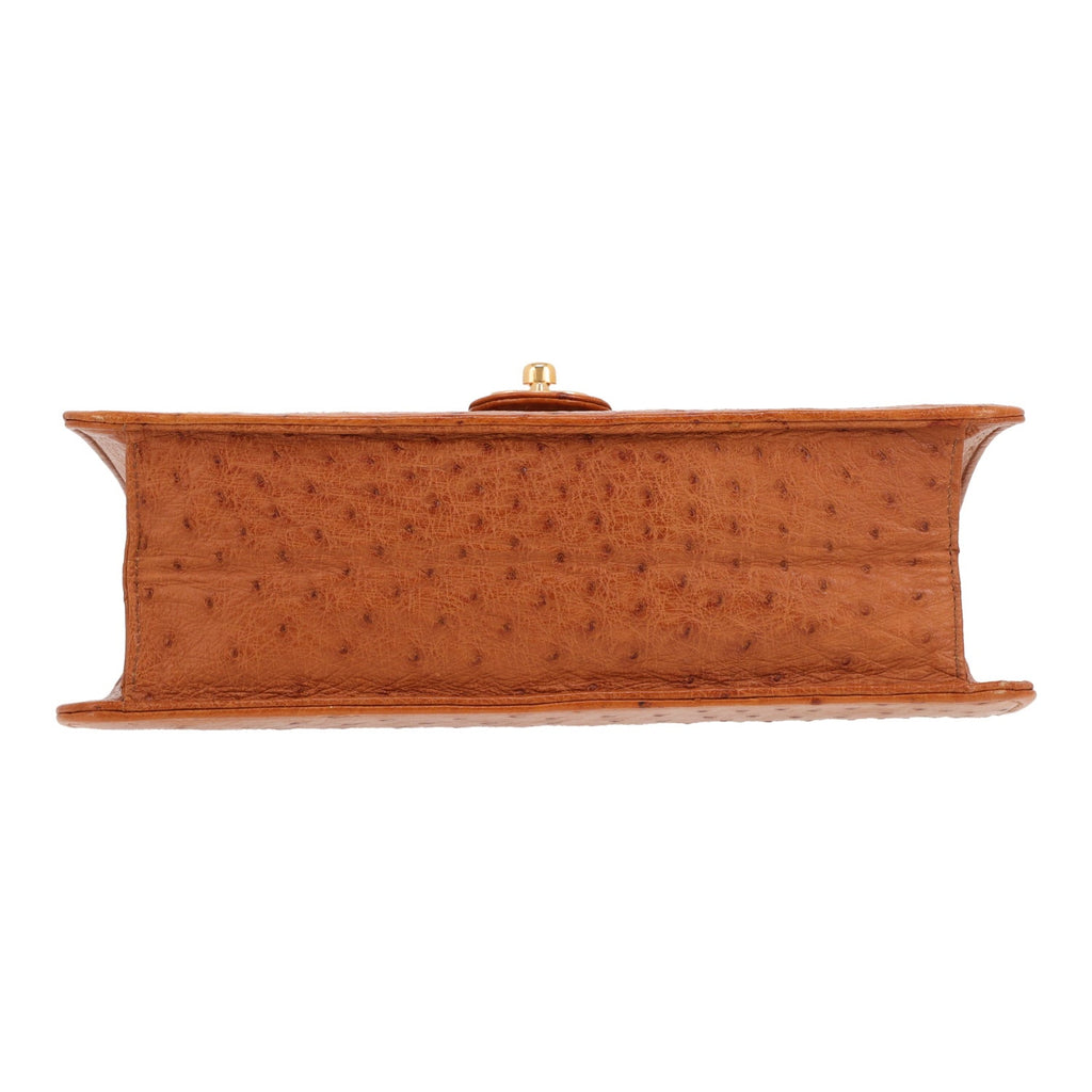 Chanel Vintage handbag in gold ostrich leather - DETAIL 1