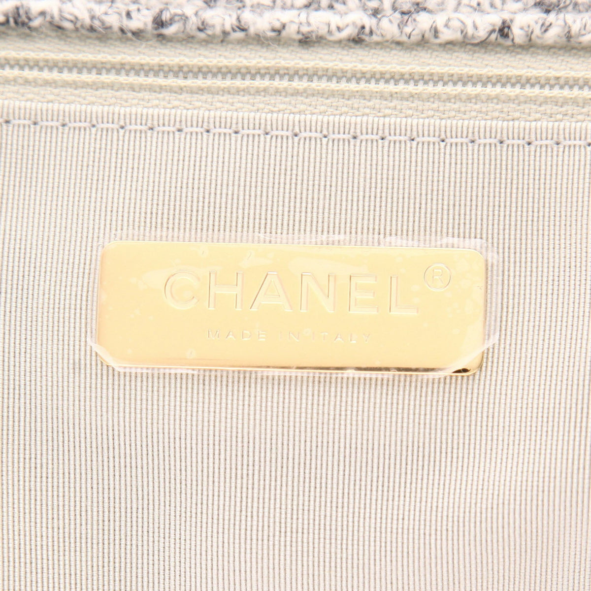 Chanel 19 handbag in grey tweed - DETAIL 2