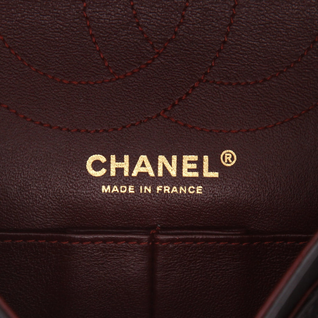 Chanel 2.55 handbag in black quilted leather - DETAIL 2
