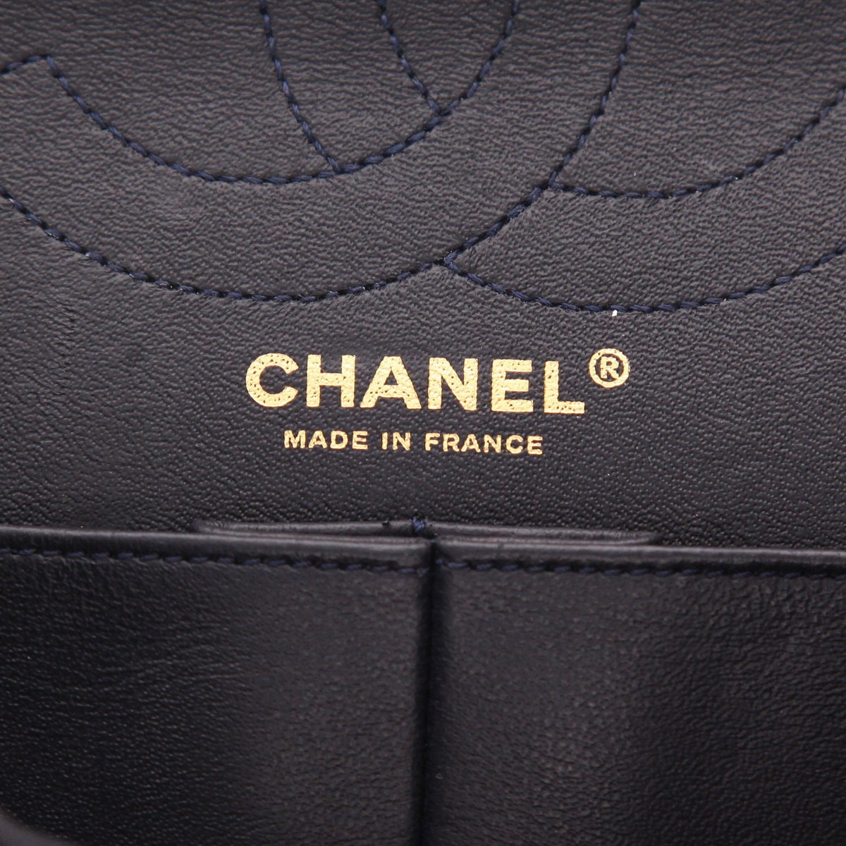 Chanel 2.55 large model handbag in navy blue quilted canvas - DETAIL 2